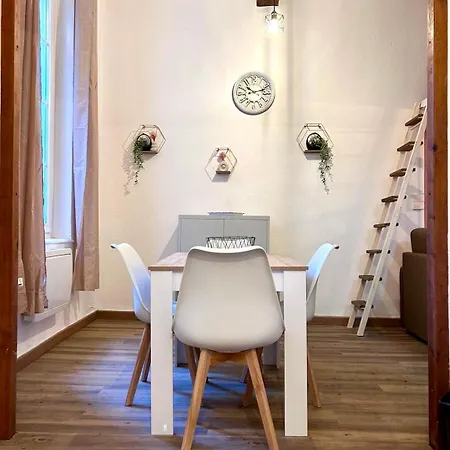 Cosy A Centre Apartment *